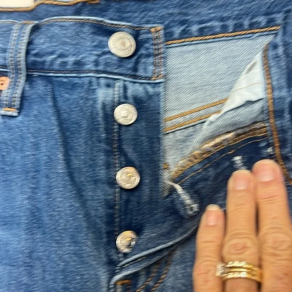Original 501 Levi Jean shorts, cut offs, raw hems, Sz. 27, button up fly, EUC - Picture 7 of 14